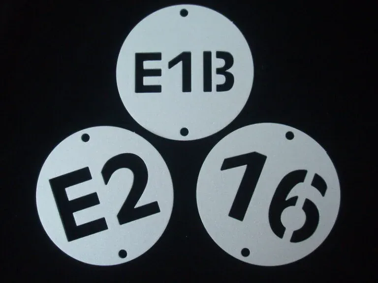 ６-不鏽鋼鏤空噴漆字版